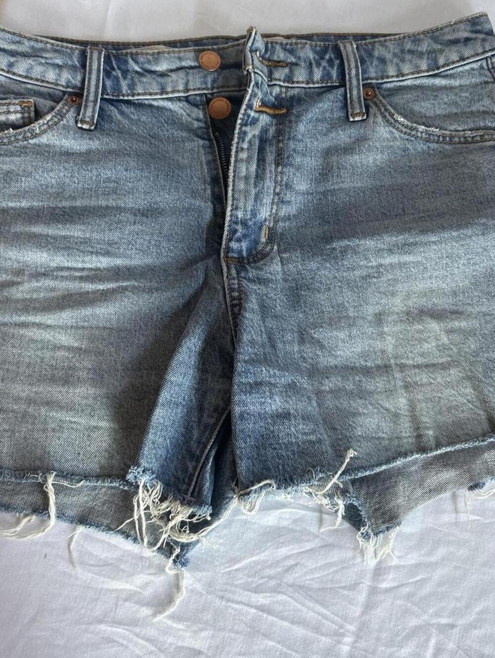Womens Universal Thread Medium Wash Raw Hem Denim Shorts 4